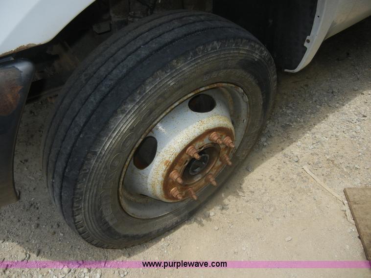 image for item A3012 2000 Ford F450 XL Super Duty pickup truck