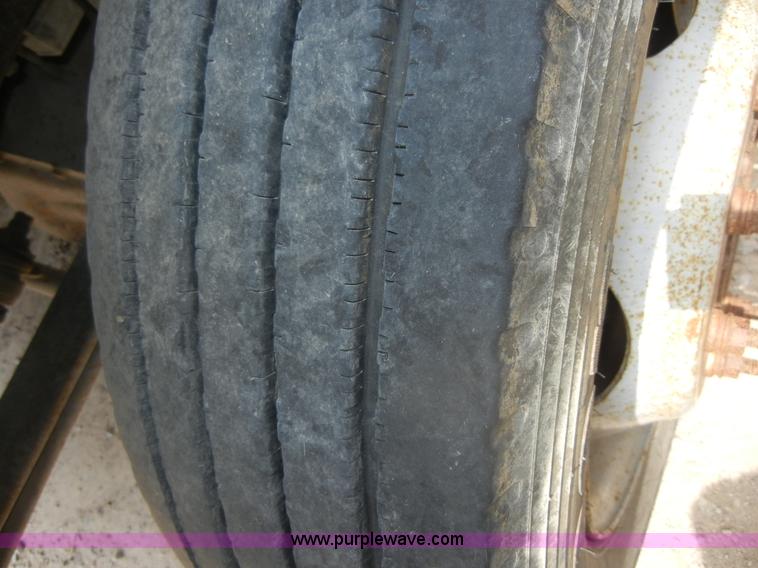 image for item A3012 2000 Ford F450 XL Super Duty pickup truck