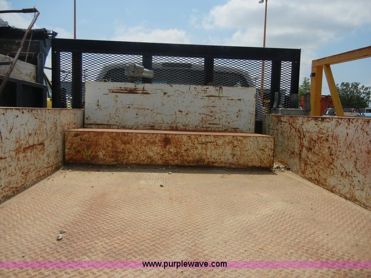 image for item A3012 2000 Ford F450 XL Super Duty pickup truck