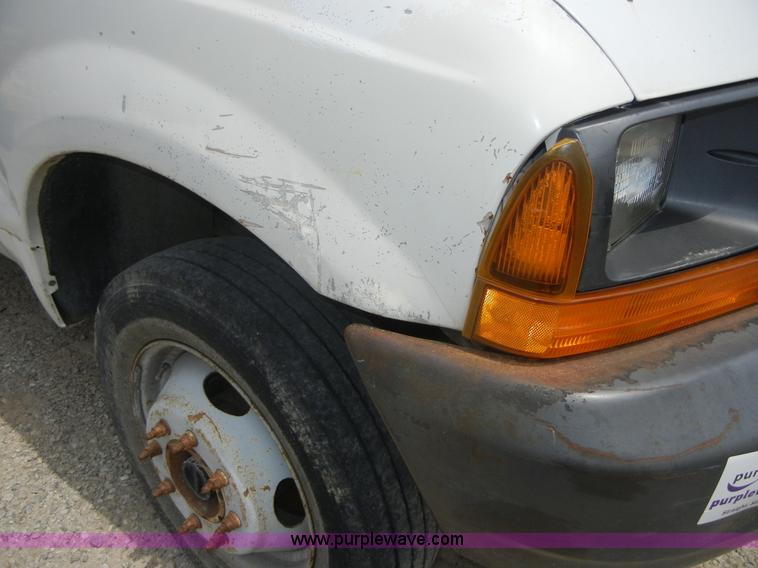 image for item A3012 2000 Ford F450 XL Super Duty pickup truck