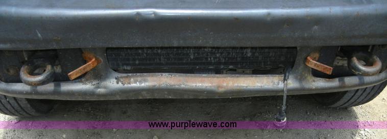 image for item A3012 2000 Ford F450 XL Super Duty pickup truck