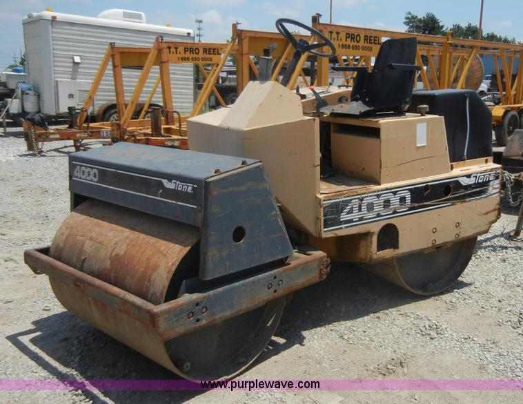 image for item A3018 Stone AVR4000 asphalt roller