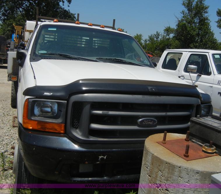 image for item A3021 1999 Ford F550 XL Super Duty pickup truck