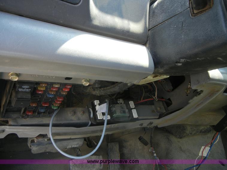 image for item A3021 1999 Ford F550 XL Super Duty pickup truck