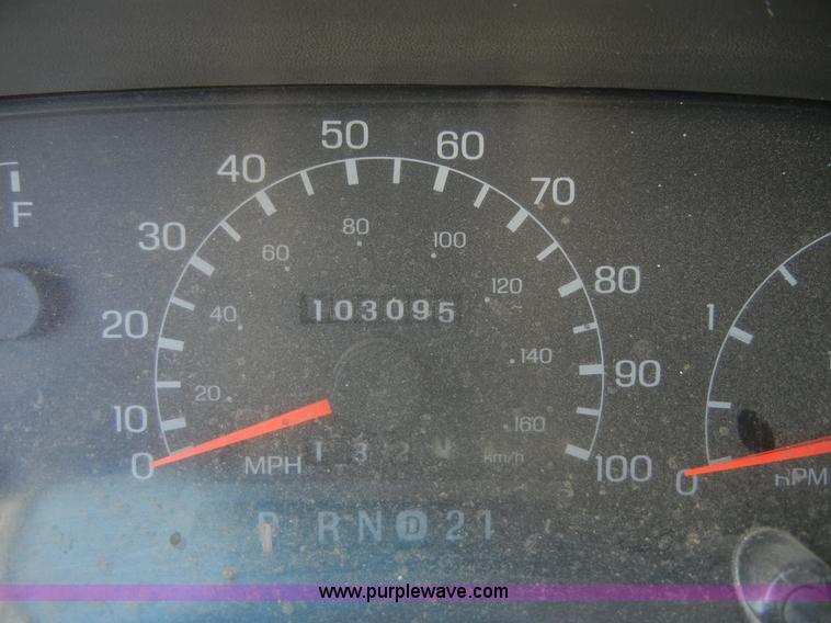 image for item A3021 1999 Ford F550 XL Super Duty pickup truck