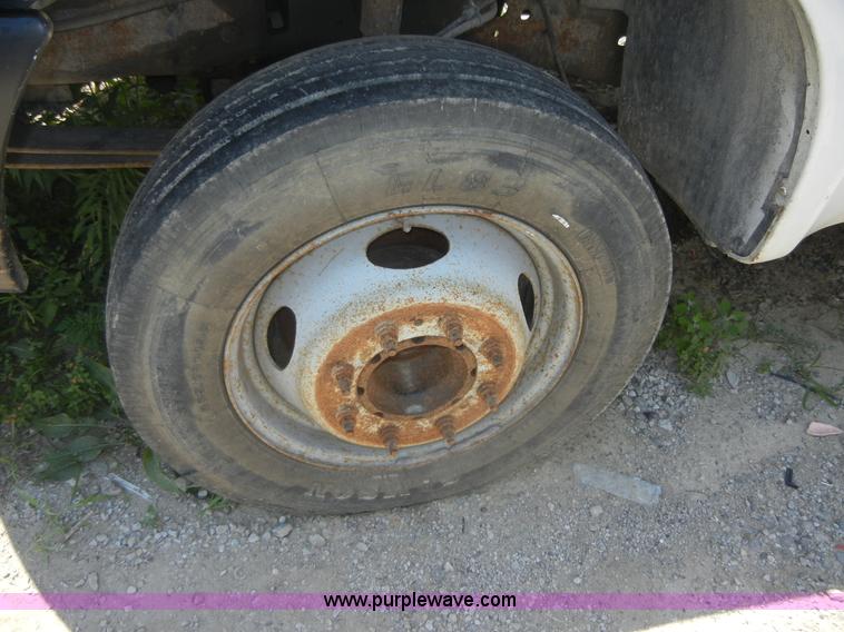 image for item A3021 1999 Ford F550 XL Super Duty pickup truck