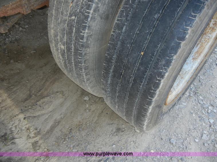 image for item A3021 1999 Ford F550 XL Super Duty pickup truck