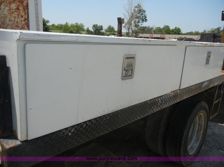 image for item A3021 1999 Ford F550 XL Super Duty pickup truck