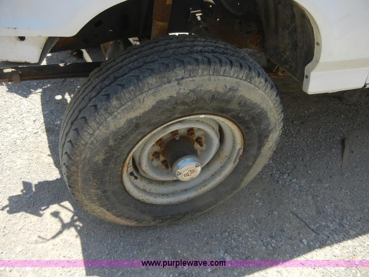 image for item A3022 1997 Ford F250 Heavy Duty crew cab pickup truck