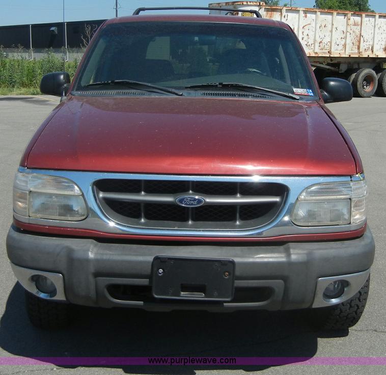 image for item A3044 1999 Ford Explorer XLT SUV
