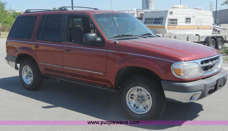 image for item A3044 1999 Ford Explorer XLT SUV