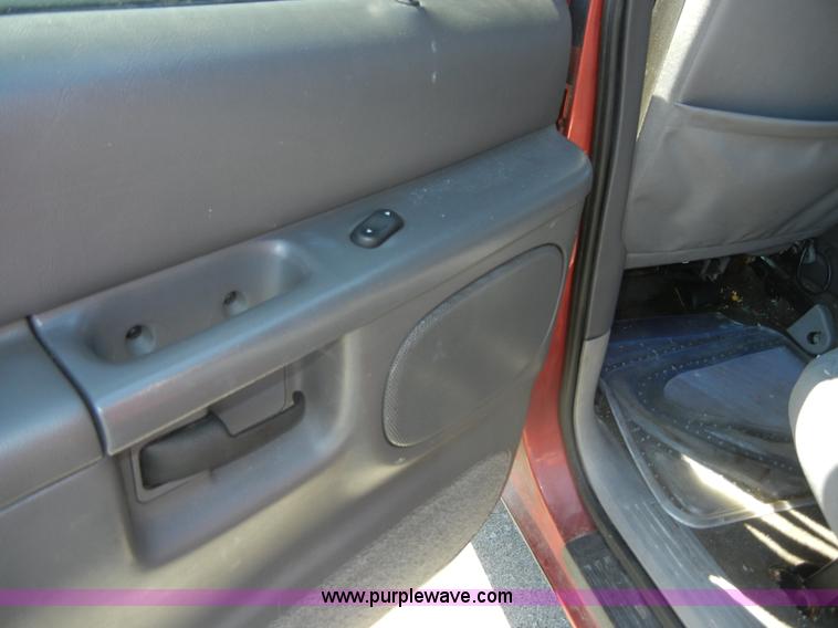 image for item A3044 1999 Ford Explorer XLT SUV