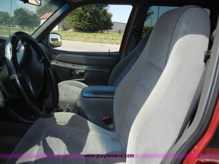 image for item A3044 1999 Ford Explorer XLT SUV