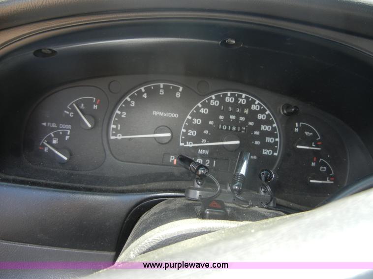 image for item A3044 1999 Ford Explorer XLT SUV