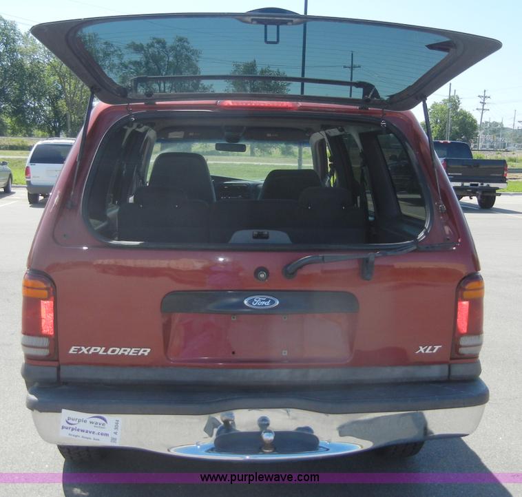 image for item A3044 1999 Ford Explorer XLT SUV