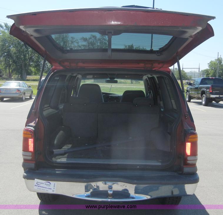 image for item A3044 1999 Ford Explorer XLT SUV