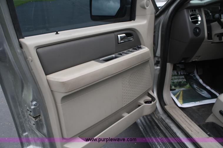 image for item A3067 2008 Ford Expedition XLT SUV