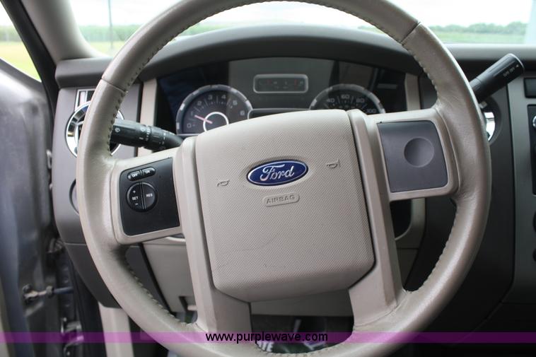 image for item A3067 2008 Ford Expedition XLT SUV