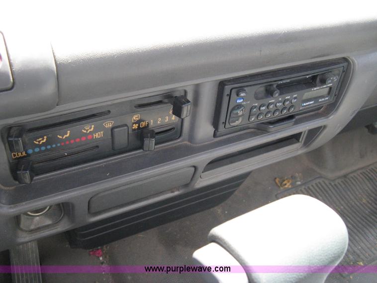 image for item A4273 1997 GMC W4 box truck