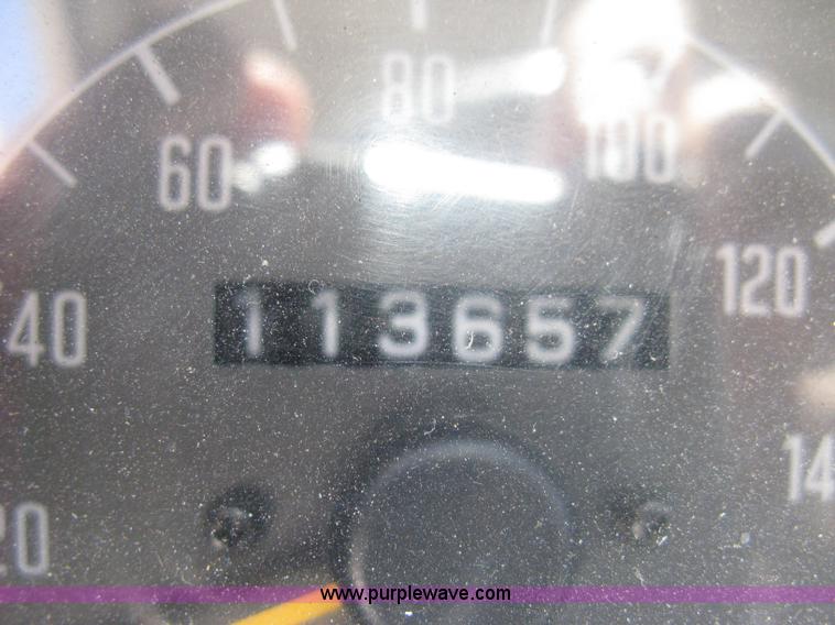 image for item A4273 1997 GMC W4 box truck