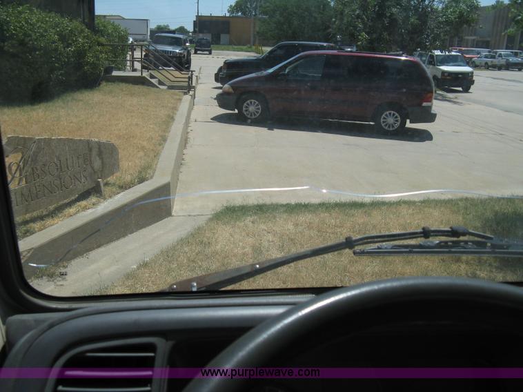 image for item A4273 1997 GMC W4 box truck