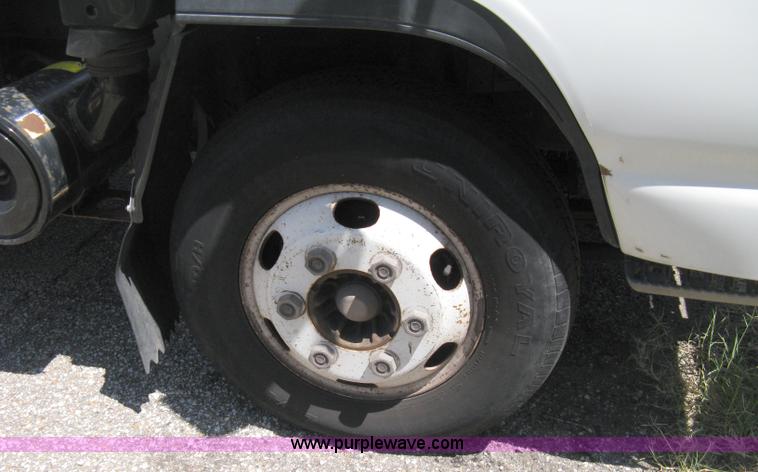 image for item A4273 1997 GMC W4 box truck