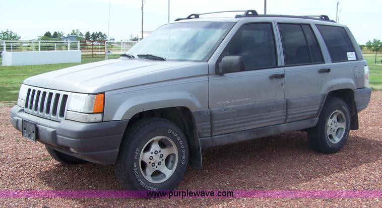 image for item A4582 1997 Jeep Grand Cherokee Laredo SUV