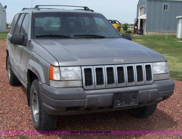 image for item A4582 1997 Jeep Grand Cherokee Laredo SUV