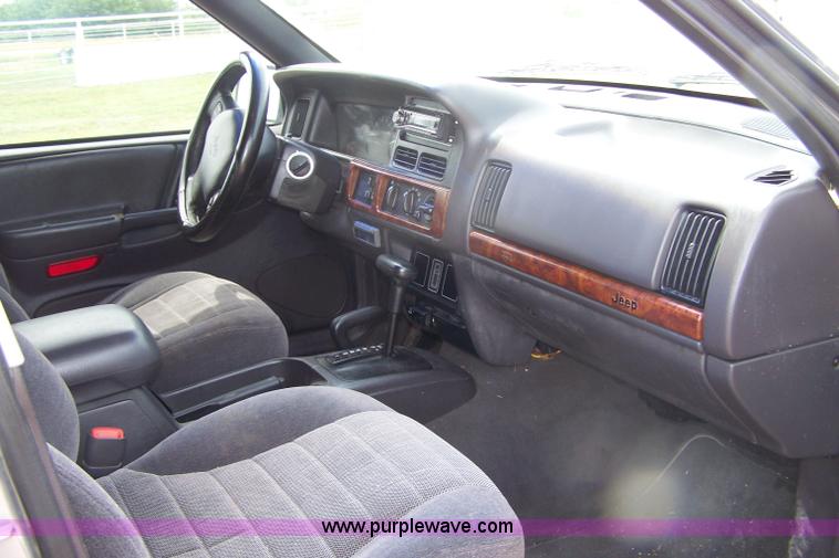 image for item A4582 1997 Jeep Grand Cherokee Laredo SUV