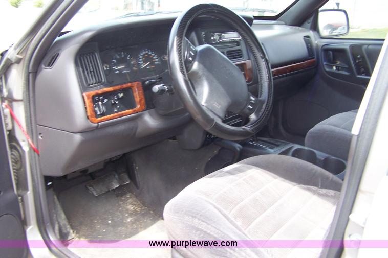 image for item A4582 1997 Jeep Grand Cherokee Laredo SUV
