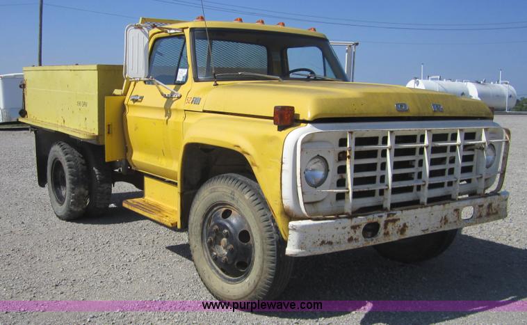 image for item A4767 1973 Ford F600 dump truck