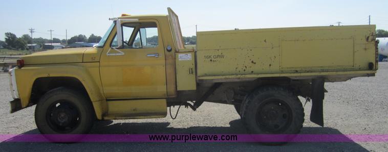 image for item A4767 1973 Ford F600 dump truck