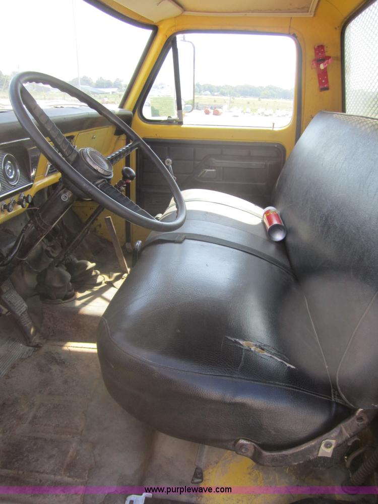 image for item A4767 1973 Ford F600 dump truck