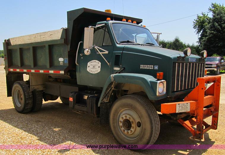 image for item A4902 1989 GMC Brigadier dump truck