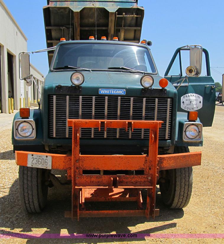 image for item A4902 1989 GMC Brigadier dump truck