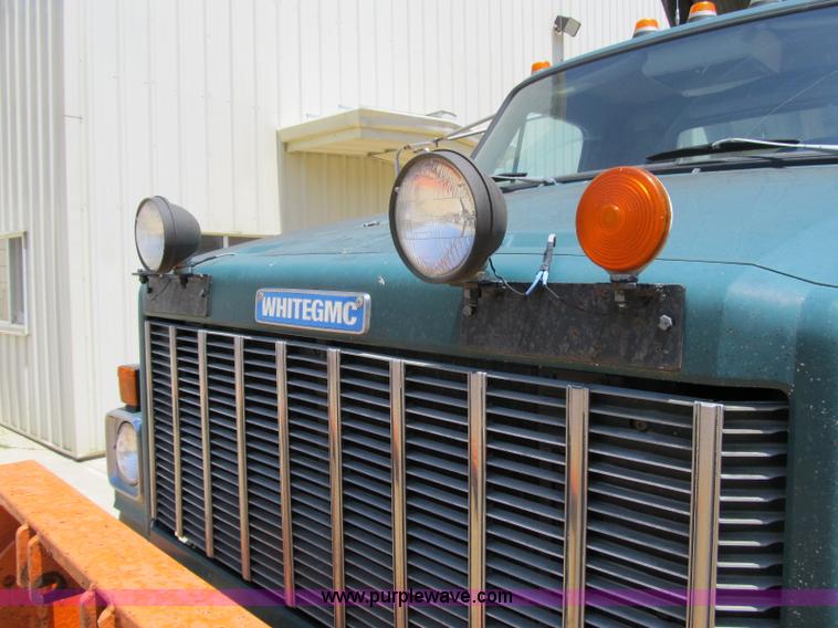 image for item A4902 1989 GMC Brigadier dump truck