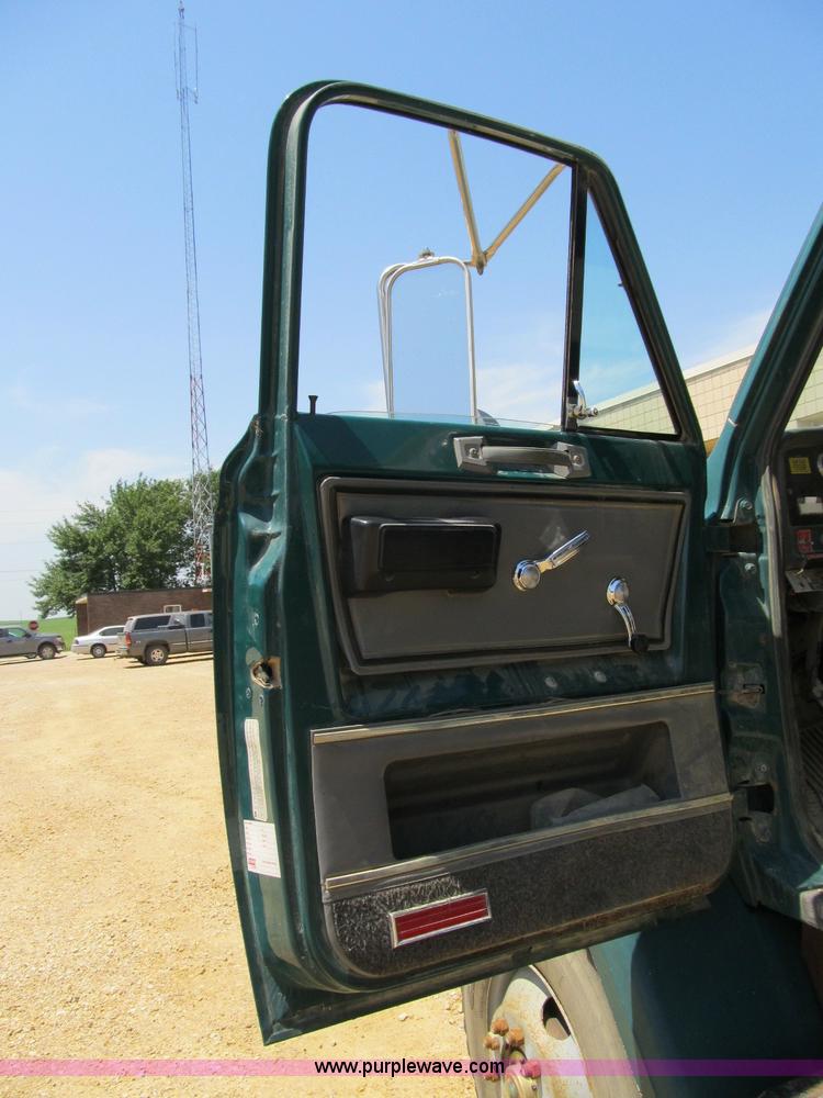 image for item A4902 1989 GMC Brigadier dump truck