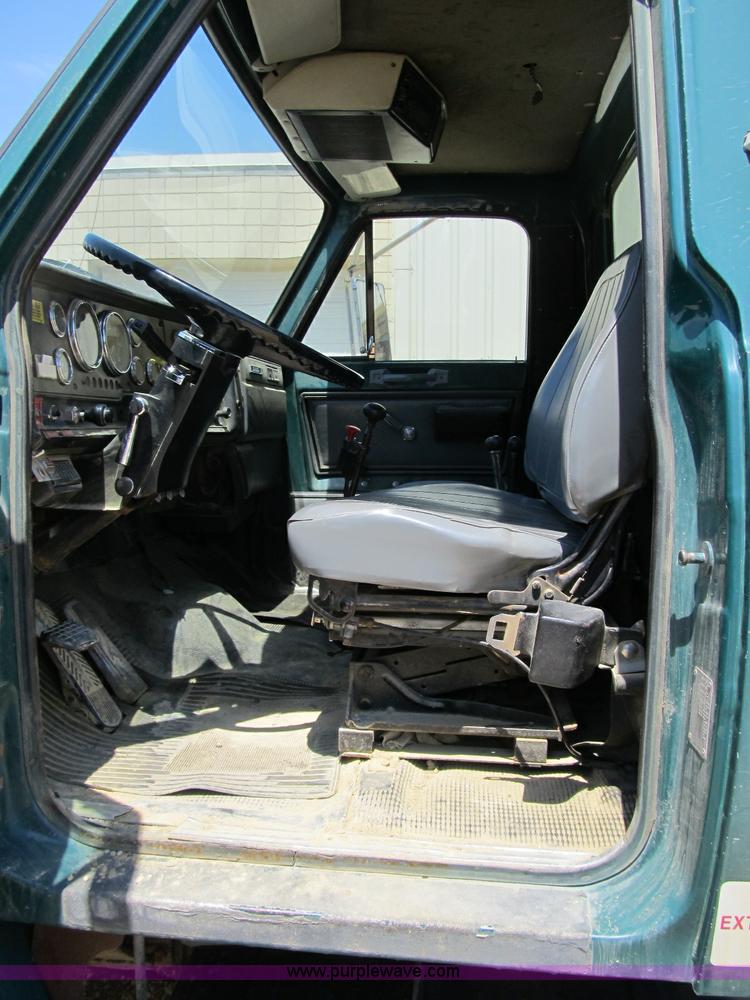 image for item A4902 1989 GMC Brigadier dump truck