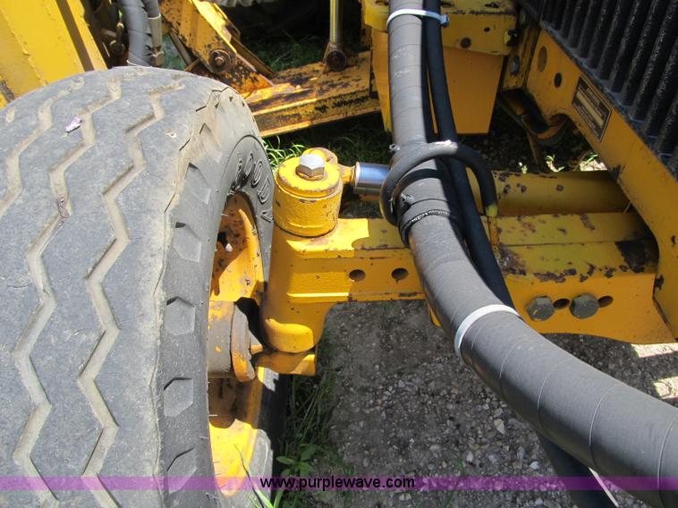 image for item A4904 1991 John Deere 2755 tractor