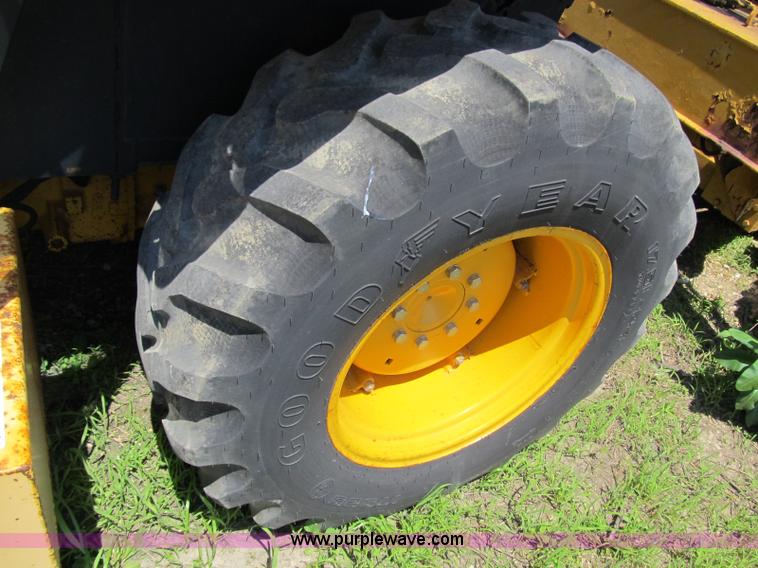 image for item A4904 1991 John Deere 2755 tractor