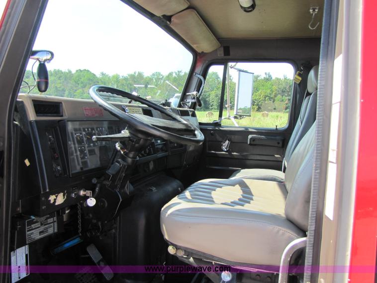 image for item A5071 1993 International 2674 fire truck