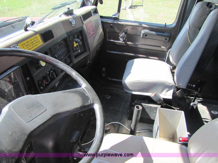 image for item A5071 1993 International 2674 fire truck