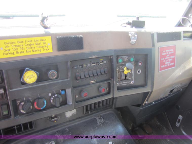 image for item A5071 1993 International 2674 fire truck