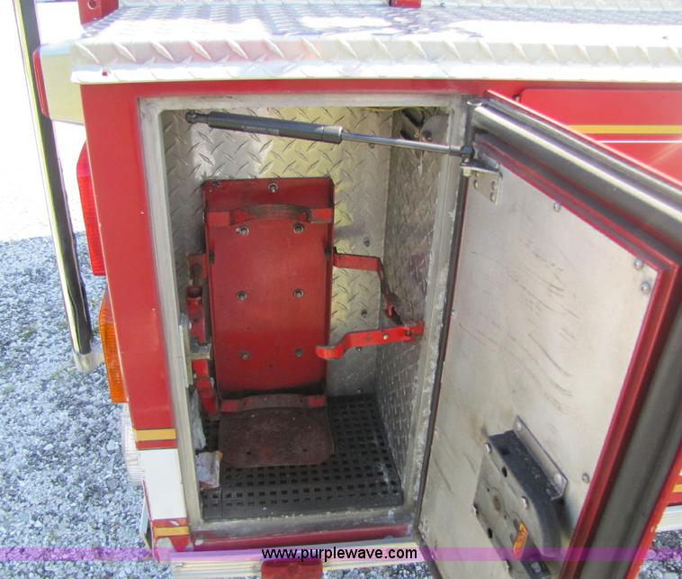 image for item A5071 1993 International 2674 fire truck