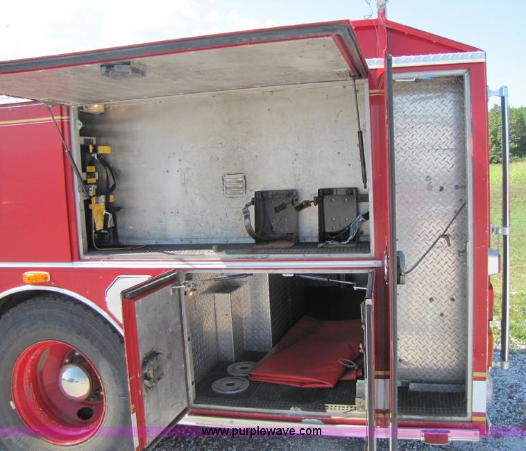 image for item A5071 1993 International 2674 fire truck