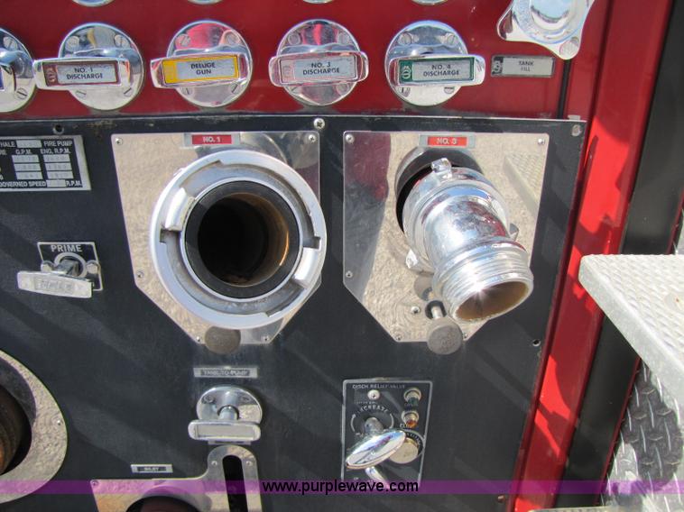 image for item A5071 1993 International 2674 fire truck