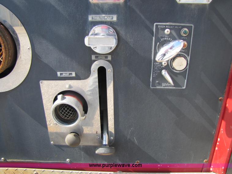 image for item A5071 1993 International 2674 fire truck