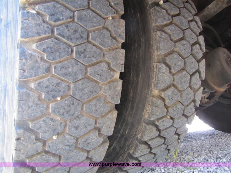 image for item A5071 1993 International 2674 fire truck