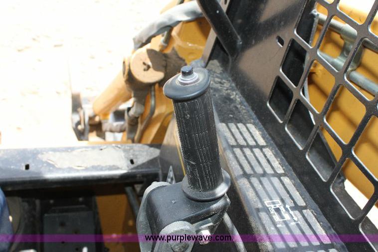 image for item A9304 John Deere 6675 skid loader