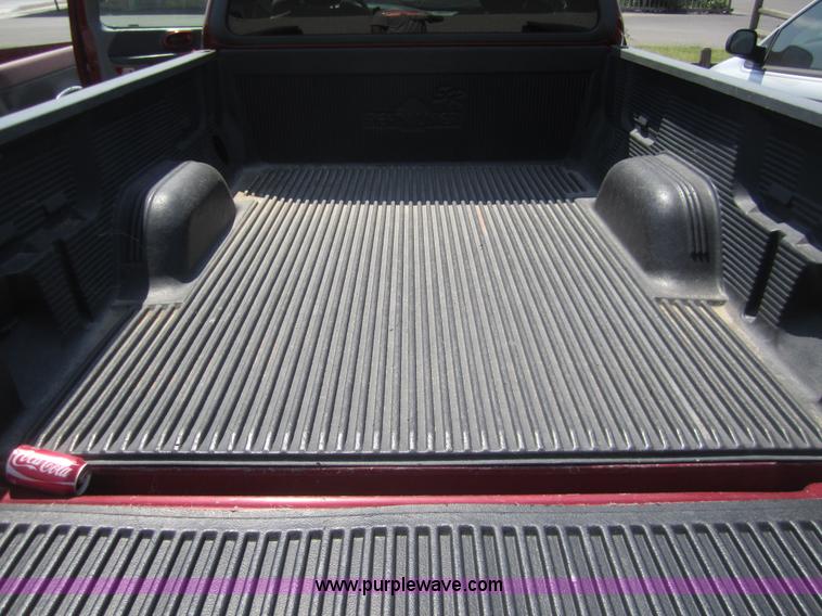 image for item A9365 2002 Ford F150 extended cab pickup truck